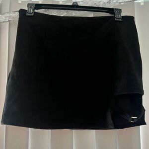 Chic Black Mini Skirt